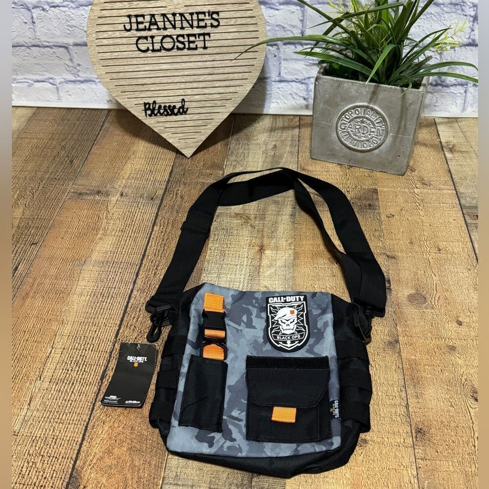 Official Call of Duty Black Ops 4 Tactical Sling Messenger Bag, New with Tags.